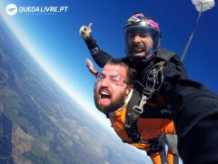 Skydiving in Queda Livre