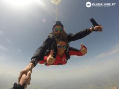 Skydiving in Queda Livre