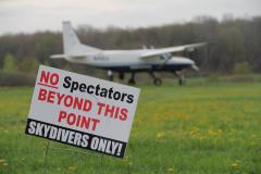 Caravan with Spectators sign.jpg